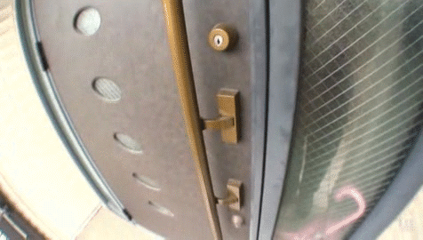 【合法ロリGIF】ひぃぃ！一度中出しした小学生のマンコにもう一度挿入する変態…押し込みレイプがエグいｗｗ その