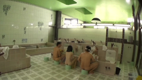 【合法ロリGIF】父親に男湯に置いてけぼりにされた小学生…変態客に中出しされた後の表情が秀逸すぎるｗｗ その3