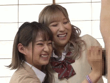 媚薬を手に入れた女子高生たちが悪ノリ！？おじさんのチ○ポに塗って精子を搾り取る中出し舌ﾚ交GIF画像