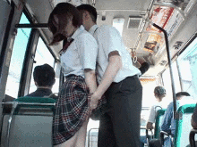 女子高生が痴漢してきたオヤジを連れ出し説教身寸米青させる逆レ●プGIF画像