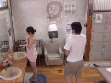 閉店間際の銭湯で女性客を閉じ込め監禁…流出した中出しレ●プGIF画像